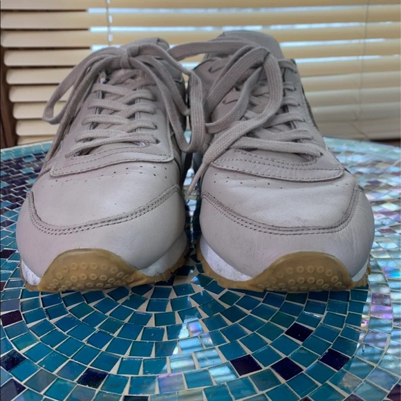 Nude Reebok Classics - Picture 8 of 12